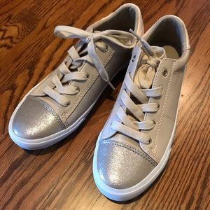 Ladies sneakers from unisa